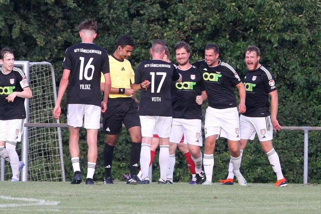 Jubel beim MTV Dänischenhagen nach dem 1:0. © 2025 Ismail Yesilyurt