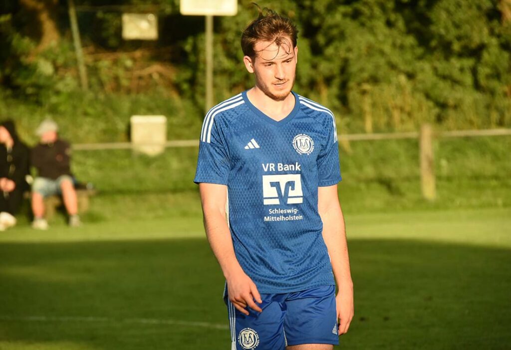 Lenni Rautenberg kam für den am Knie verletzten Boysen. © 2025 Olaf Wegerich.jpg