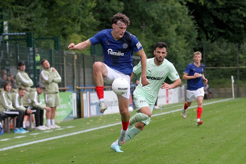 Man of the Match mit drei Toren - Louis Köster (Holstein Kiel II) wieder im Anflug. © 2025 Ismail Yesilyurt.JPG