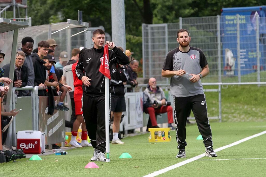 Punktemäßig läuft es für Nicola Soranno (Kilia Kiel) und Co Michel Witt (li.) nicht besonders gut. © 2025 Ismail Yesilyurt