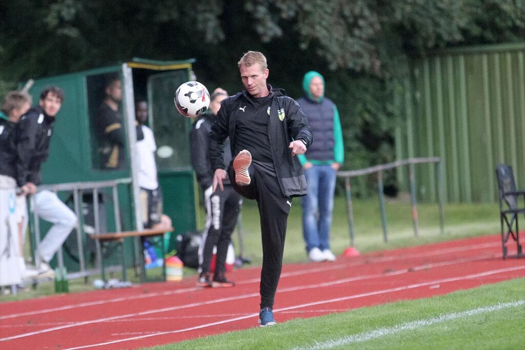 Steve Frank (SVE Comet Kiel) war früher selbst ein sehr guter Kicker. U. a. bei Holstein Kiel. © 2025 Ismail Yesilyurt