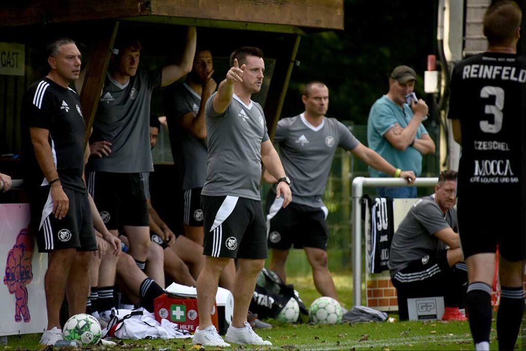 Trainer Pascal Lorenz (Reinfeld) hatte sich den Saisonauftakt anders vorgestellt. © Olaf Wegerich