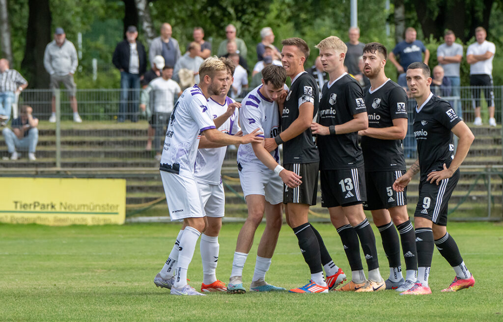 4:3-Überzahl für den Heider SV. © 2025 Volker Schlichting