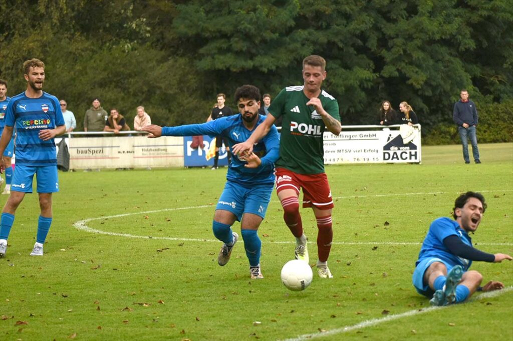 Abbas Sharba (Inter) gegen Killian Pingel (re., MTSV). © 2025 Olaf Wegerich