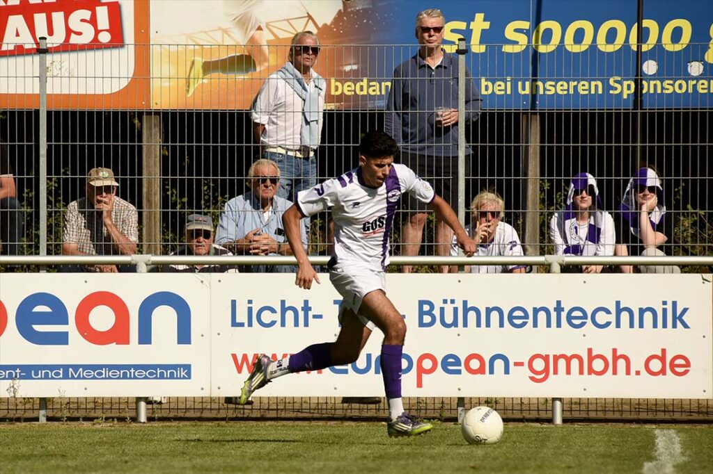 Der flinke Ilir Serifi ist nur schwer zu stoppen. © Olaf Wegerich