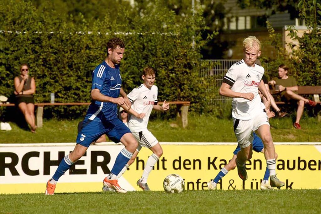 Felix Struck (Rotenhof) gegen Tim Henk (Reinfeld). © Olaf Wegerich