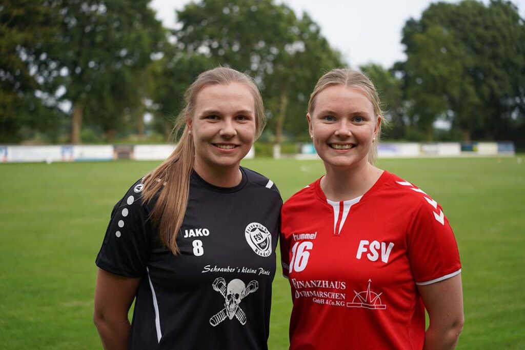 Indra Gieseler (links) und Antonia Klinger (rechts) sind die Kapitäne des Aufsteigers aus Nindorf. © FSV Farnewinkel-Nindorf