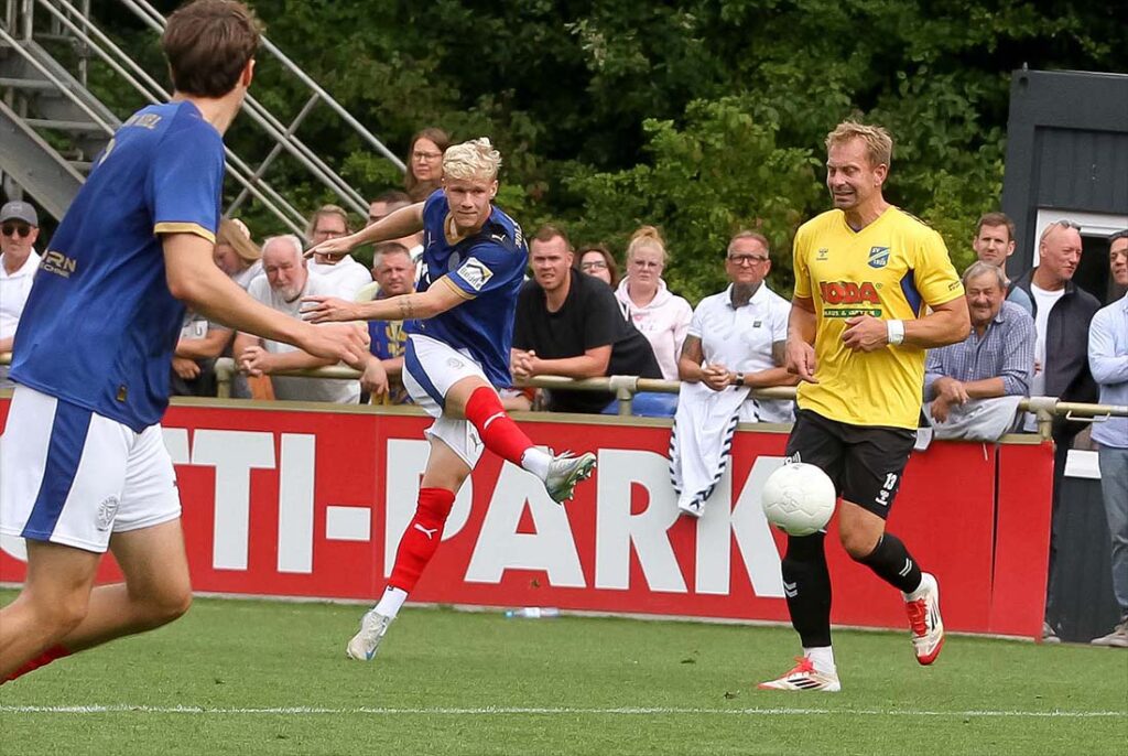 Luca Prasse (Holstein Kiel II) beim Abschluss. © 2025 Ismail Yesilyurt