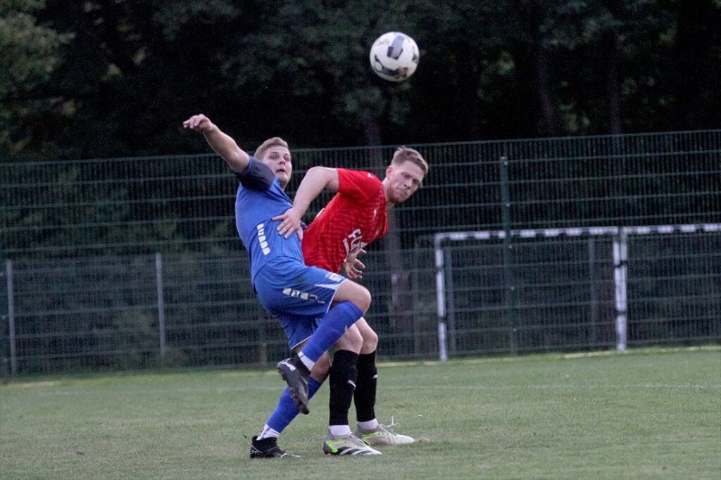 Mika Rosenthal (re., Rot-Schwarz Kiel) gegen Mattes Brusberg (TuS Jevenstedt). © 2025 Ismail Yesilyurt