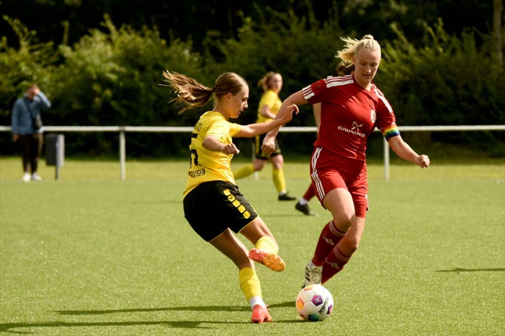 Pia Clausen (Frisia) gegen Michelle Philipkowski (Wahlstedt). © Olaf Wegerich