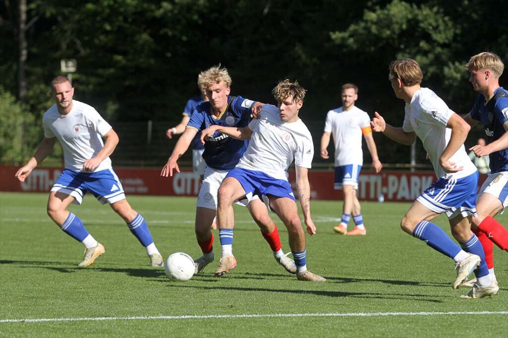 Szene aus dem Spiel zwischen Holstein Kiel II und Oldenburger SV. © 2025 Ismail Yesilyurt