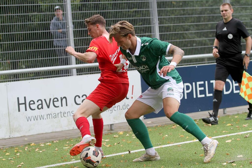 Tanz an der Eckfahne zwischen Marvin Müller (Kilia Kiel) und Menke (re., VfB Lübeck). © 2025 Ismail Yesilyurt