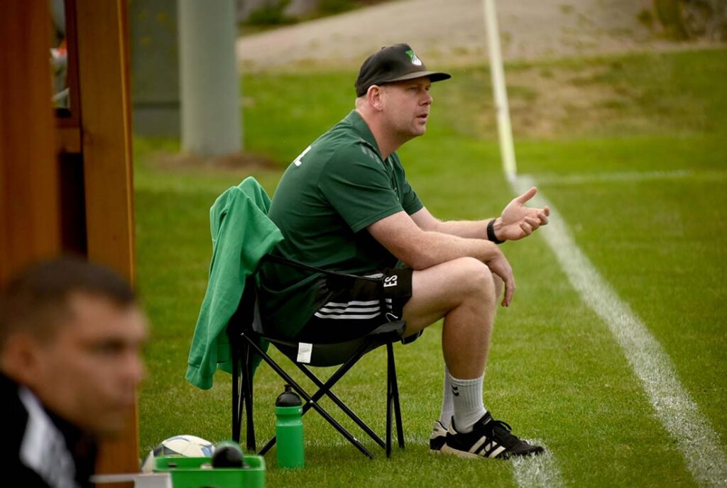 Todenbüttel-Trainer Eike Schneider konnte gut mit dem Punkt beim OTSV leben. © Olaf Wegerich