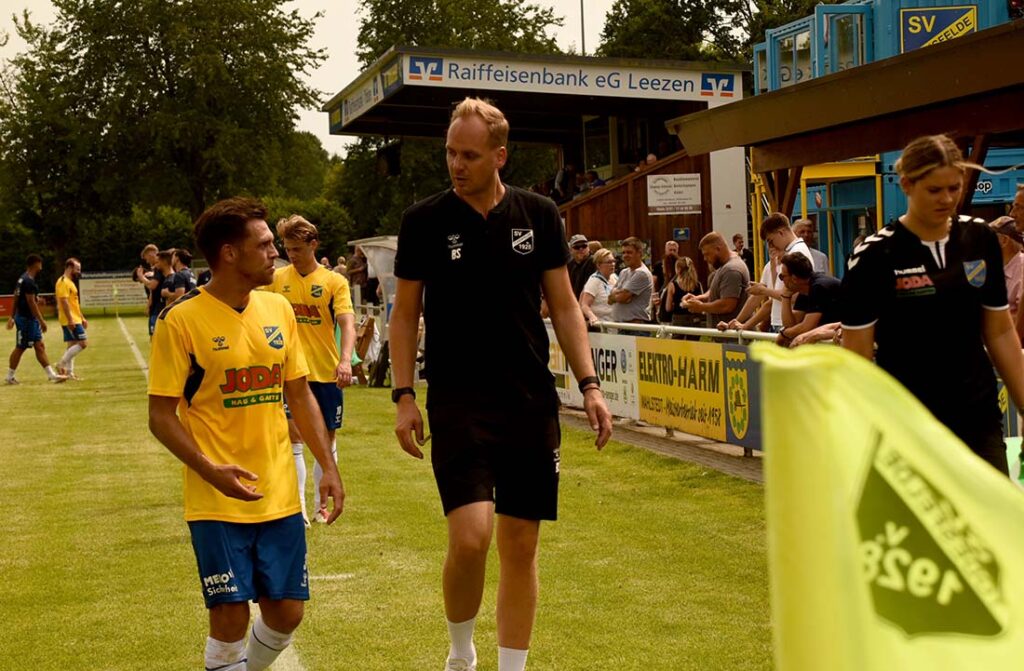 Trainer Björn Sörensen hier mit Mirko Boland. © Olaf Wegerich