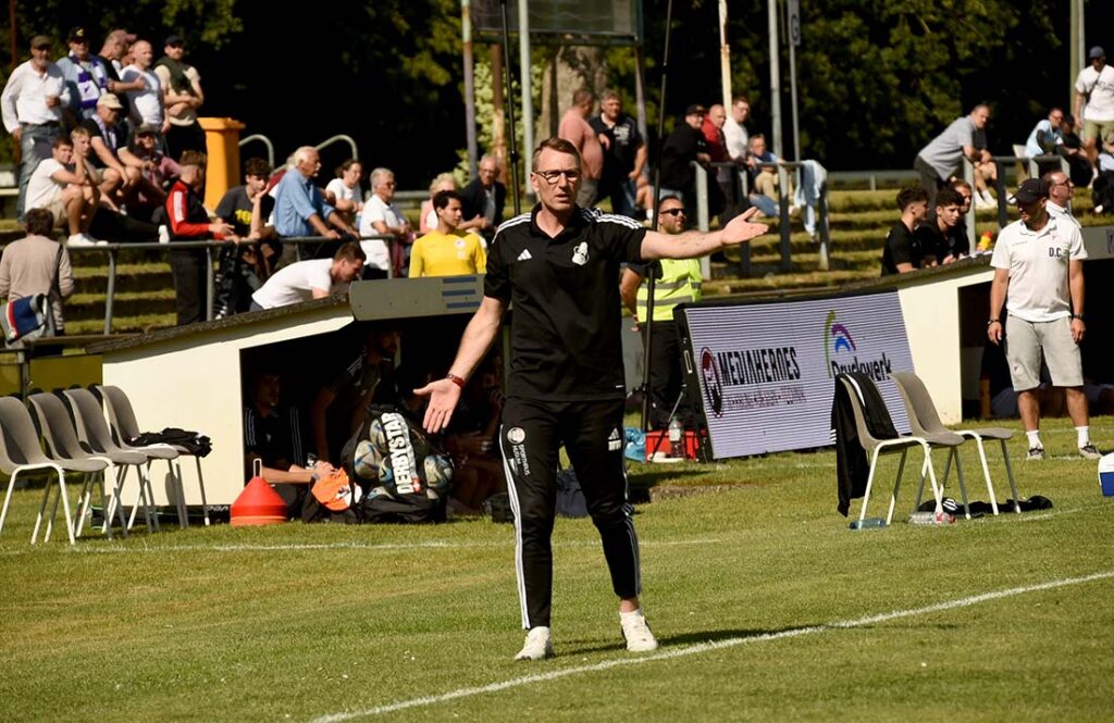Trainer Markus Wichmann vom Heider SV. © Olaf Wegerich