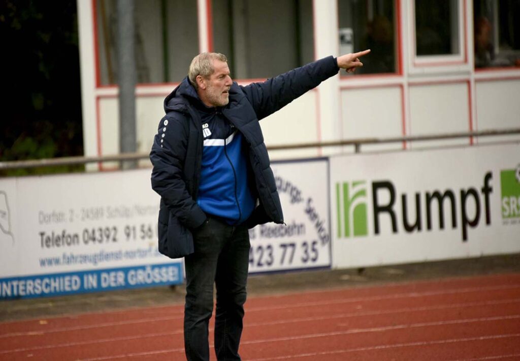 Der Geester Trainer Paul Dobelstein. © 2025 Olaf Wegerich