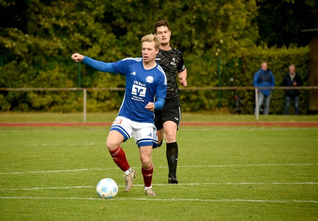 Finn Spalding traf zum 4-0 für den TuS Nortorf. © 2025 Olaf Wegerich