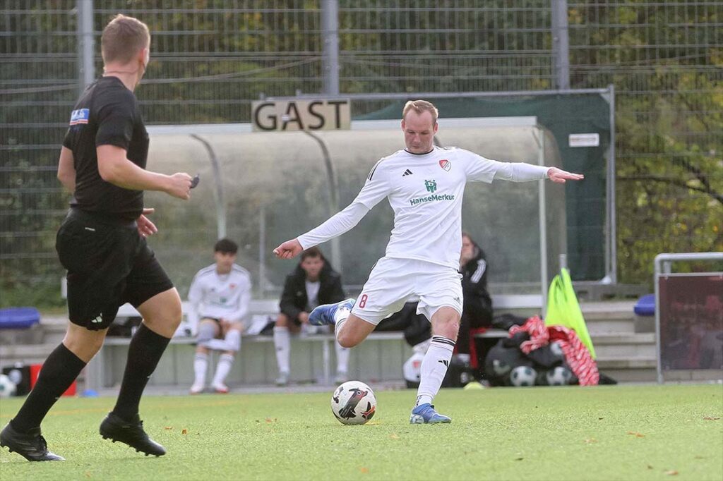Jan Zimmermann (Kaltenkirchener TS) traf zur wichtigen Führung. © 2025 Ismail Yesilyurt