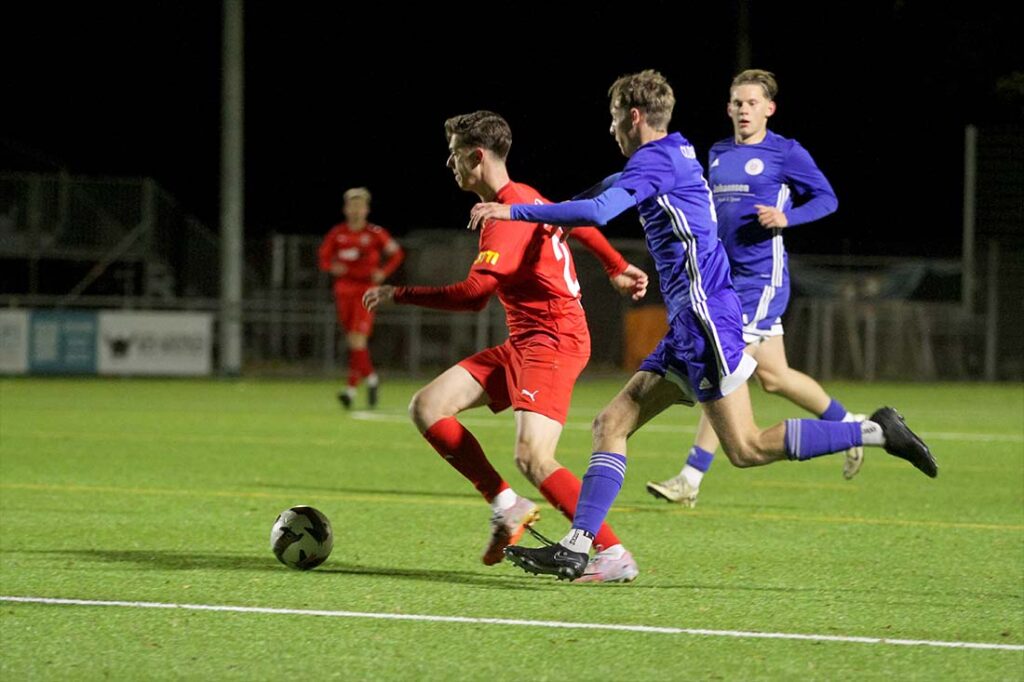 Kilias Marvin Müller (li.) gegen Oldenburgs Marvin Müller. © 2025 Ismail Yesilyurt