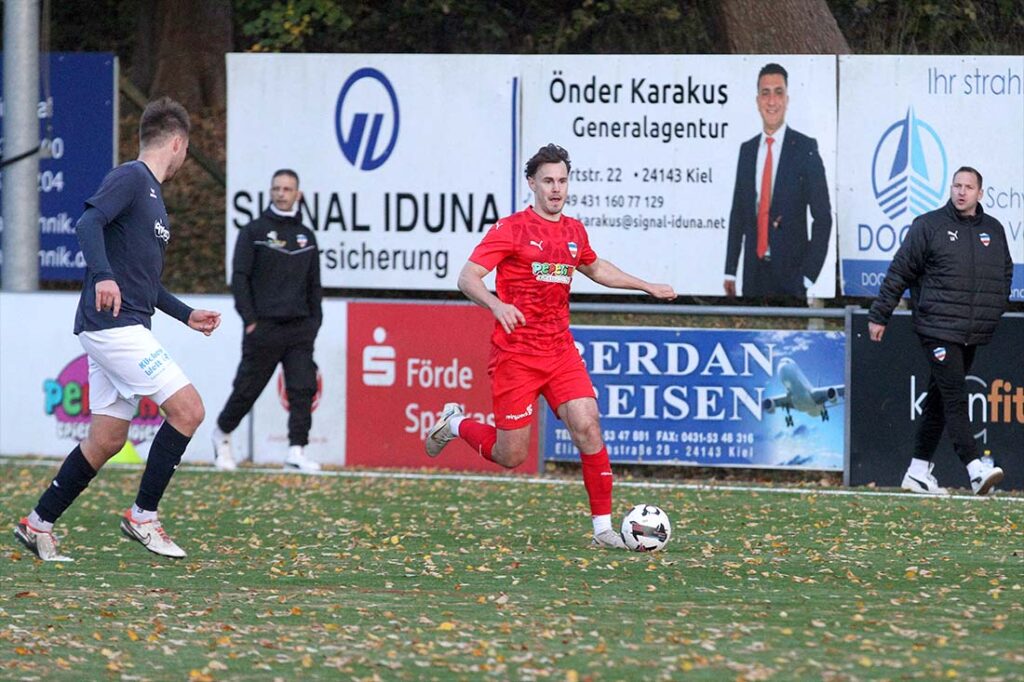 Verteidiger Moritz Haye (Inter Türkspor Kiel) im Offensiv-Modus. © 2025 Ismail Yesilyurt