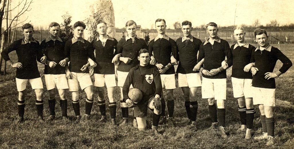 Elf der Freien Turnerschaft Holtenau im Jahr 1925 Quelle TuS Holtenau