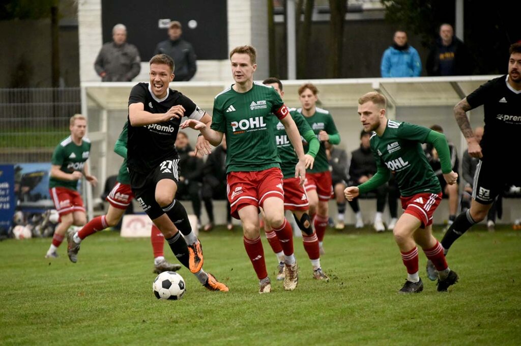 Jonah Gieseler (Heide) gegen Tjark Sievers (MTSV). © 2025 Olaf Wegerich