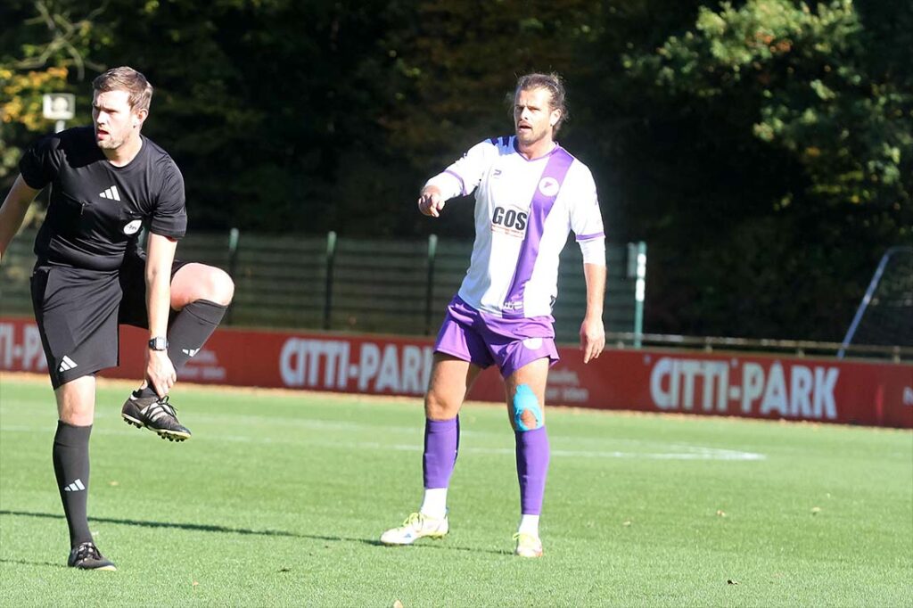 Leader Kevin Schulz (VfR Neumünster) ist angeschlagen. © 2025 Ismail Yesilyurt