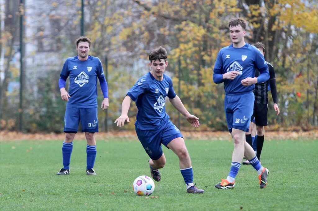 Luca Witt und der TSV Plön konnten den Schwung des 1:0 nicht ausnutzen. © 2025 Ismail Yesilyurt