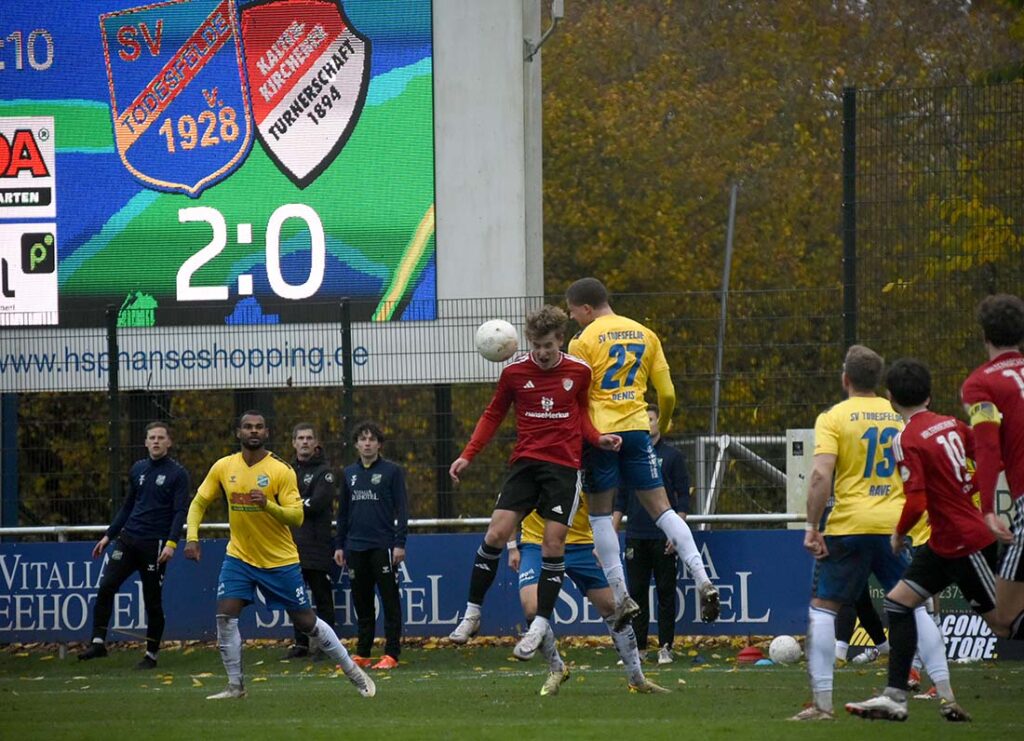 Marten Soder (KTS) gegen Noel Denis (Todesfelde). © 2025 Olaf Wegerich
