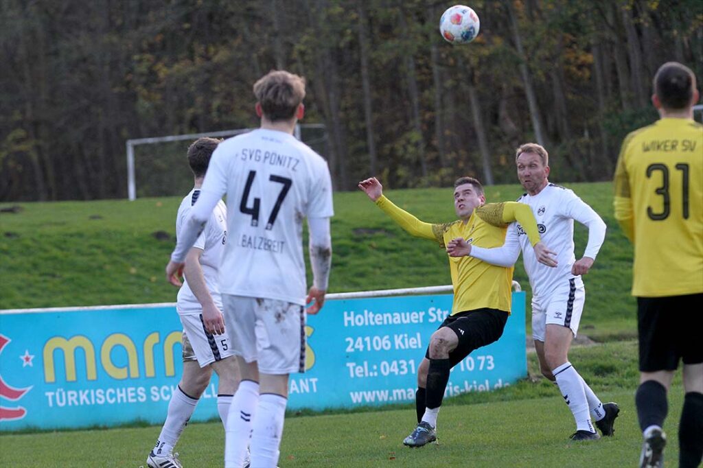 Nils Gramckau (re., SVG Pönitz) gegen Andre Wittern (Wiker SV). © 2025 Ismail Yesilyurt