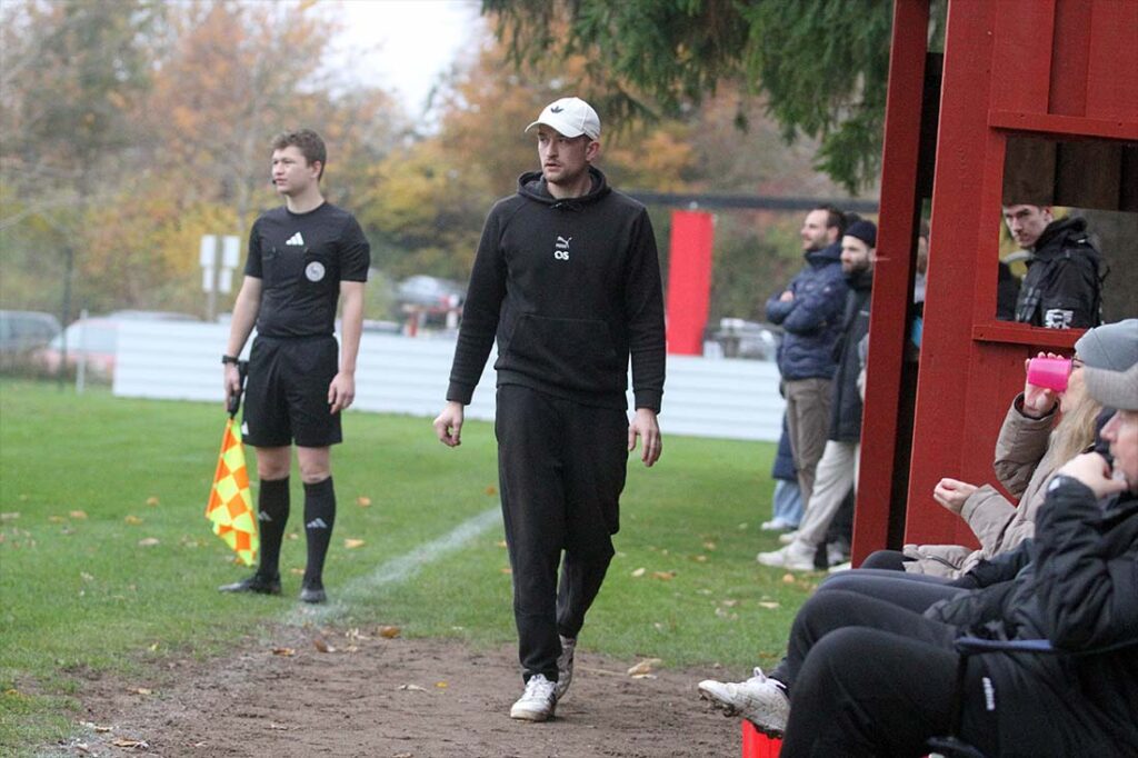Ove Saß musste mit seinem Rot-Schwarz Kiel unter erschwerten Bedingungen im Topspiel Eins gegen Zwei beim TSB Flensburg antreten. © 2025 Ismail Yesilyurt