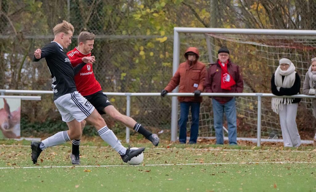 Tarek von Böhlen (li., Heider SV) gegen Malte Pietzsch (Kaltenkirchener TS). © 2025 Volker Schlichting