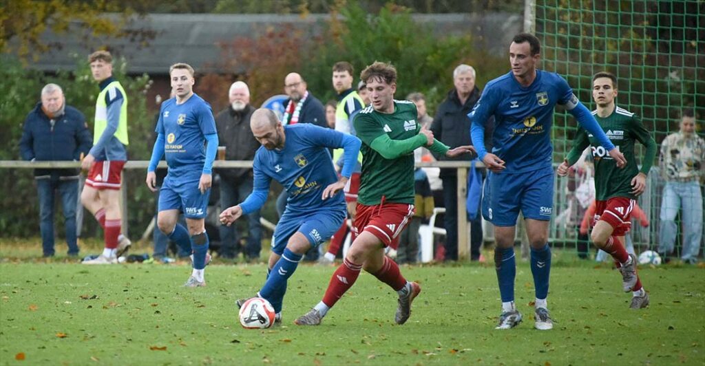 Tim Schüler (Eutin) gegen Jannes Dolling (MTSV). © 2025 Olaf Wegerich