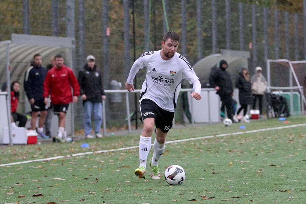 Wertvoller Assist mit einer Flanke von Matteo Morawe (TSV Kronshagen) zum Golden Goal. © 2025 Ismail Yesilyurt