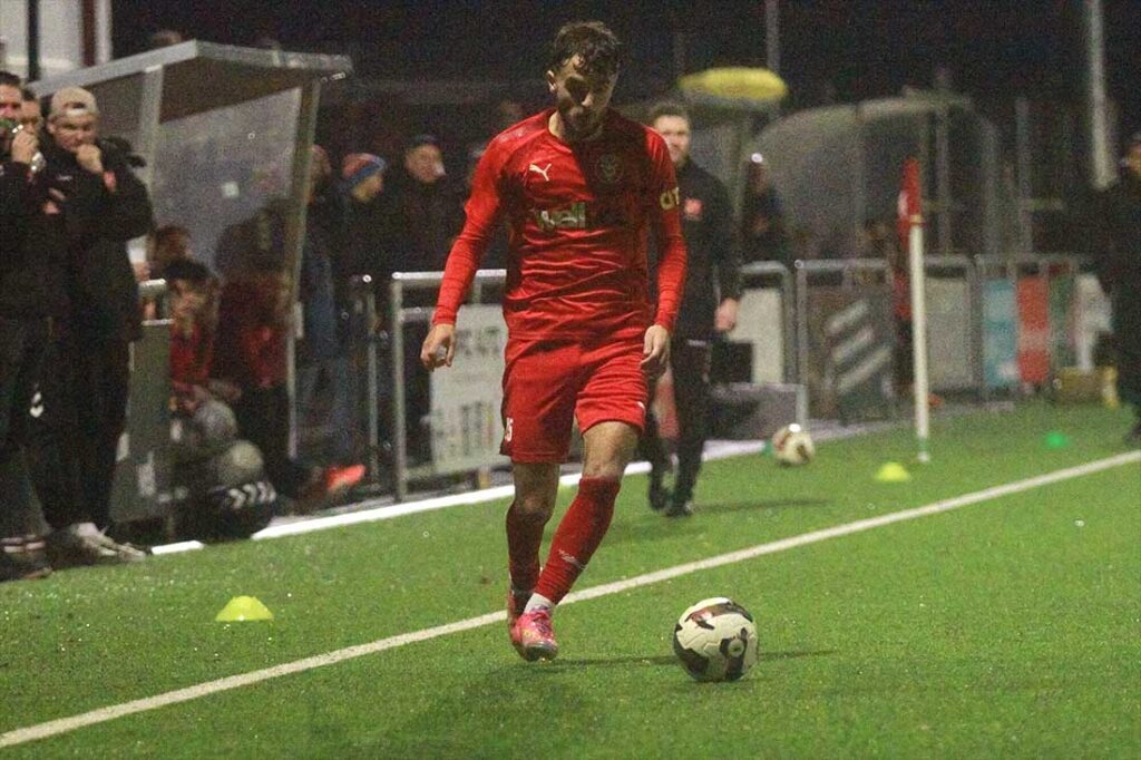 Drilon Trepca (Kilia Kiel) bekam die Rote Karte im Spiel gegen den SV Eichede. © 2026 Ismail Yesilyurt