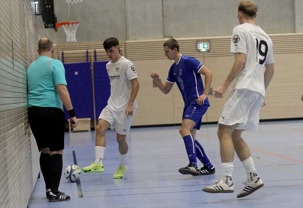 Dustin Jacob (U19 TSV Kronshagen) am Ball gegen den TSV Dannau beim Steffen-Gruppe-Wintercup © 2025 Ismail Yesilyurt