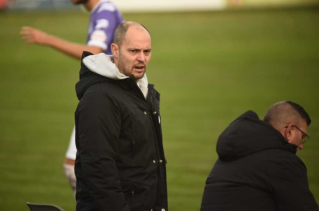 Cheftrainer Danny Cornelius (VfR Neumünster. © 2025 Olaf Wegerich