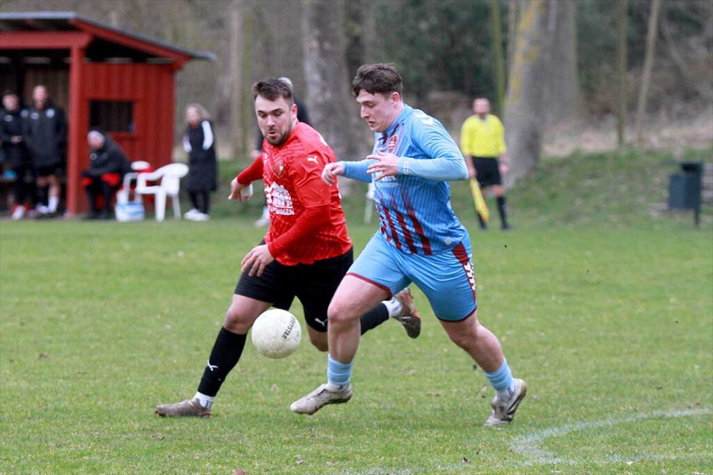 Daniel Kehl (SC Weiche Flensburg 08 II) stoppt einen Konter von Kristof Koop (Rot-Schwarz Kiel). © 2026 Ismail Yesilyurt