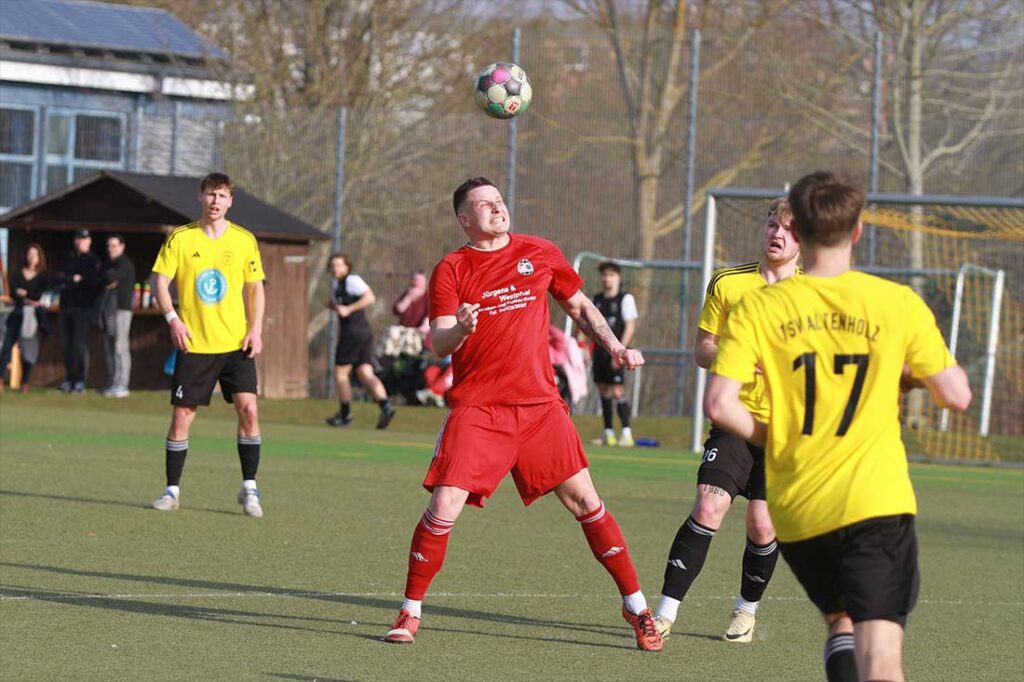 Das tat weh. Espen Prieß und die SG Sarau-Bosau machen ein gutes Spiel, das mit einem 0-4 bestraft wird. © 2026 Ismail Yesilyurt