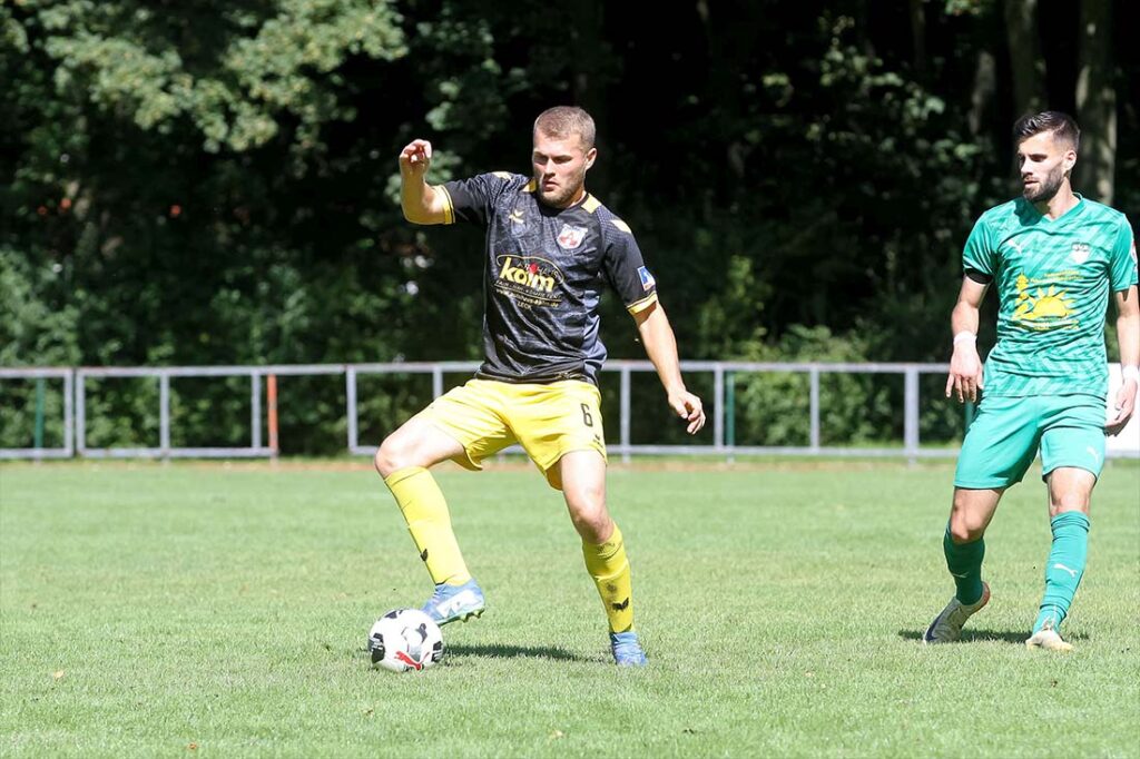 Eduard Klemmer (Frisia Risum-Lindholm) sorgte als Abwehrzentrum für eine gute Defensiv-Ordnung. © 2025 Ismail Yesilyurt