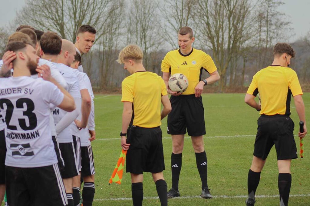 Fehlte Schiedsrichter Jannik Schnieder nach knapp zehn Minutendas Fingerspitzengefühl? © 2026 Fiete Neumann