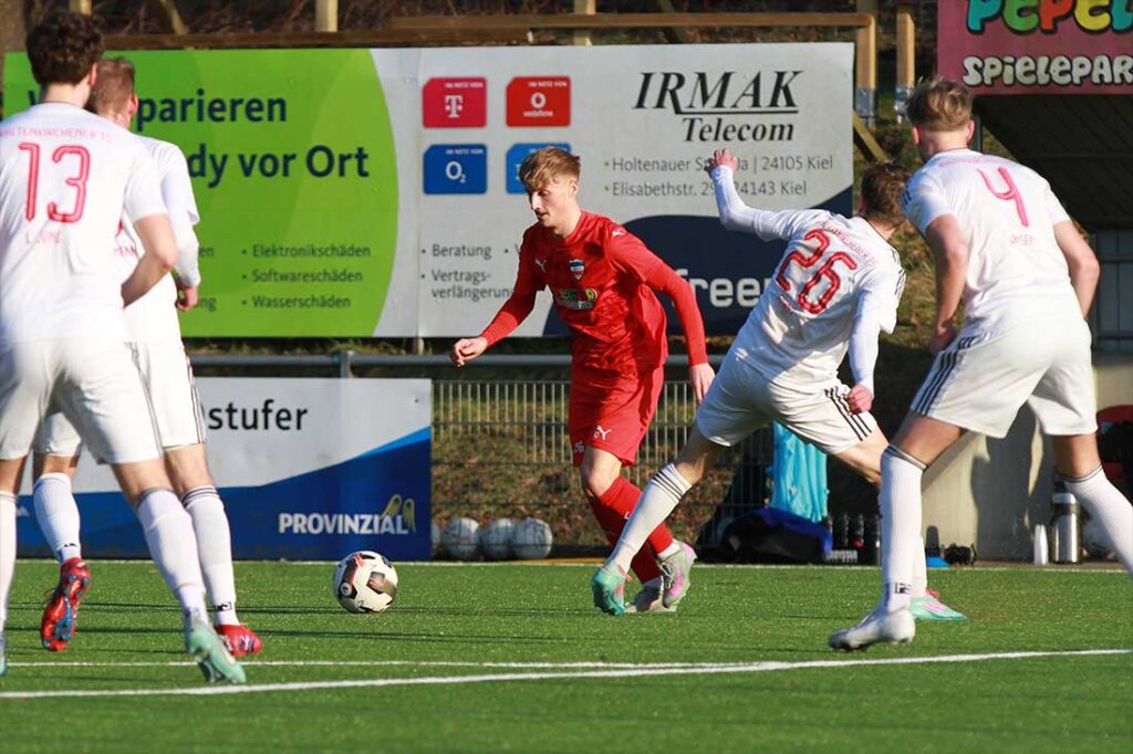 Justin Petersen (Inter Türkspor Kiel) auf dem Weg zum 2-1 gegen die Kaltenkirchener TS. © 2026 Ismail Yesilyurt