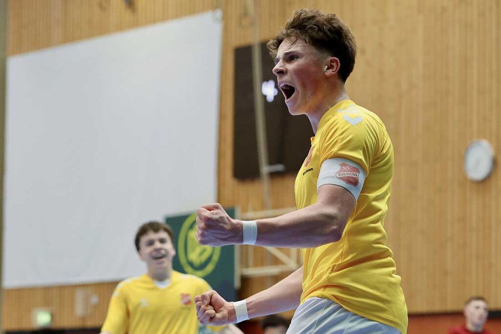 Kapitän Timm Keller wurde als bester Spieler des Turniers ausgezeichnet. © 2026 SV Eichede.jpg