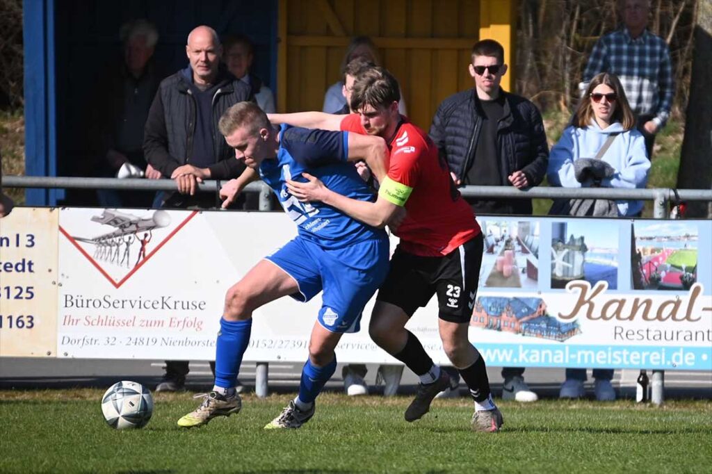 Luca Rohwer (Jevenstedt) gegen Til Berg (Kropp). © 2026 Olaf Wegerich