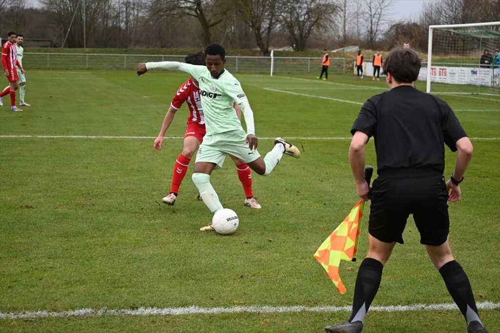 Mohammed Mahmud spielte in seinem ersten Spiel für den PSV Neumünster völlig unbekümmert auf. © 2026 Olaf Wegerich