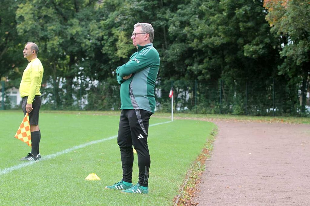 Cheftrainer Christian Ippig und der TSV Gremersdorf werden nächste Saison die Verbandsliga Ost wieder in Angriff nehmen nach dem Abstieg. © 2025 Ismail Yesilyurt