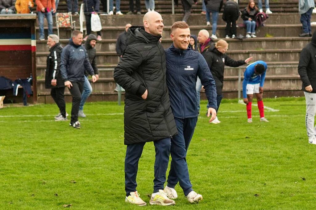 Das Spitzen-Trainerduo Tore Wächter (li.) und Anton Merz (Co-Trainer) reparierten den Betriebsunfall Oberliga-Abstieg  des TSB Flensburg. © 2026 Jacqueline Röder 