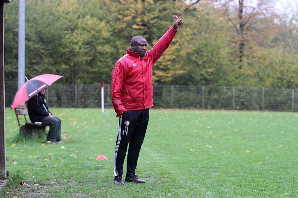 Der 52-jährige Co-Trainer Mamadou Sabaly (Heider SV II) kam zu seinem zweiten Saisoneinsatz. © 2025 Ismail Yesilyurt