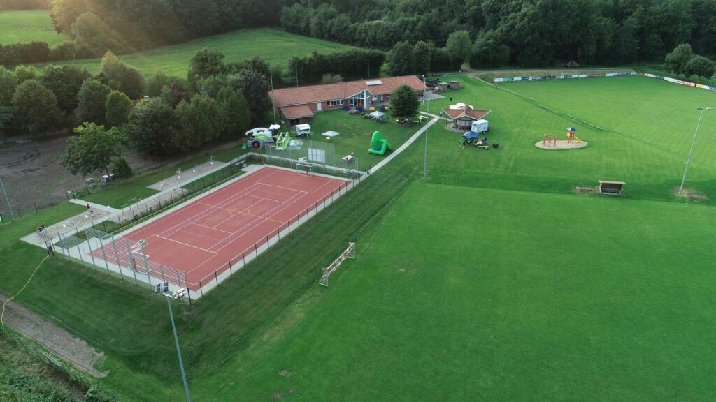 Die wunderschöne Sportanlage des TUS Bargstedt. © Maik Moelle