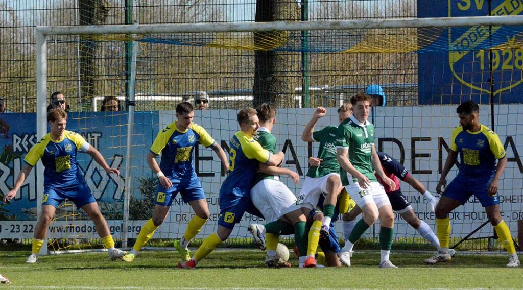 Gedrängel vor dem Todesfelder Tor. © 2026 Olaf Wegerich